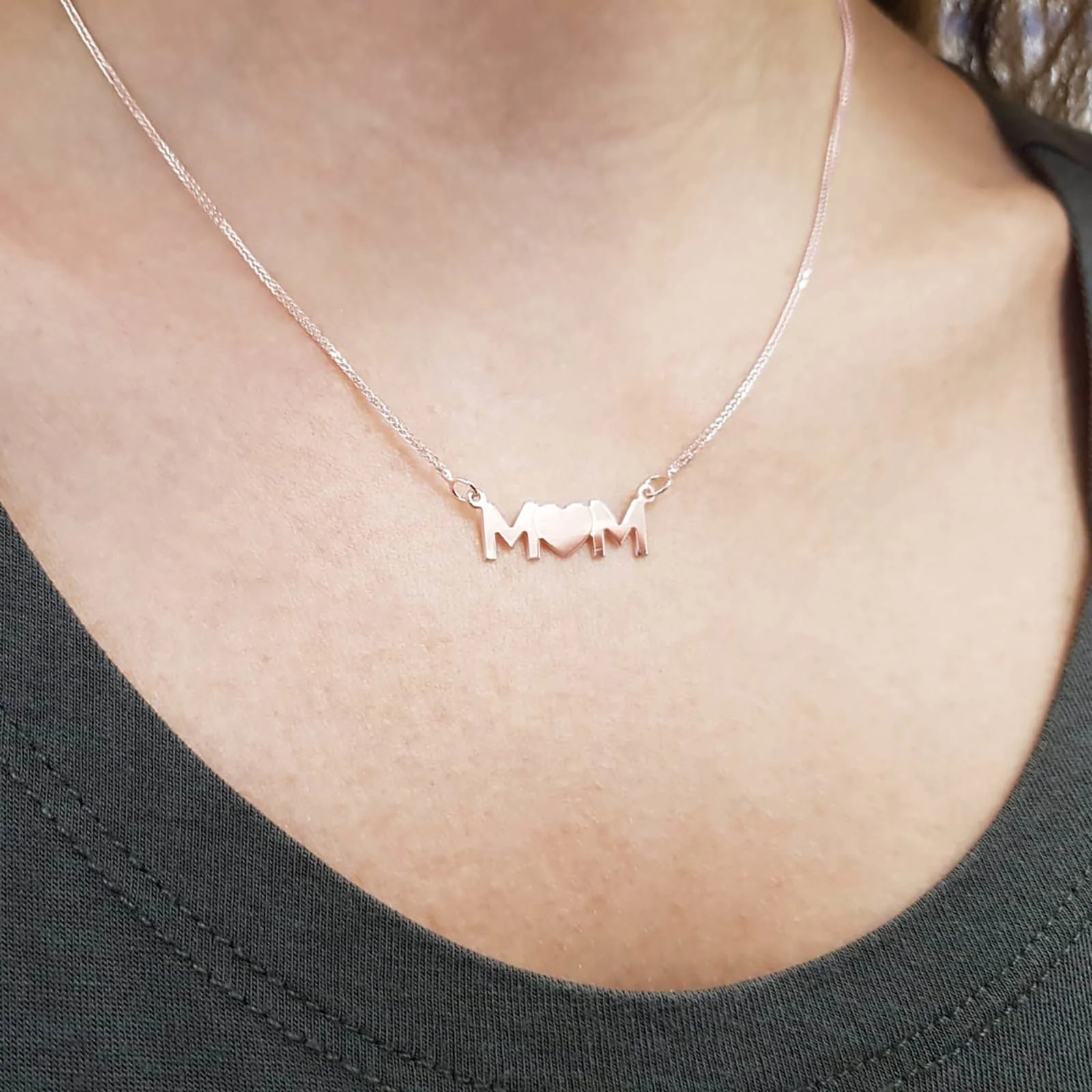שרשרת mom בעיצוב אישי מזהב ורוד 14 קראט - לב מלא - Image 2