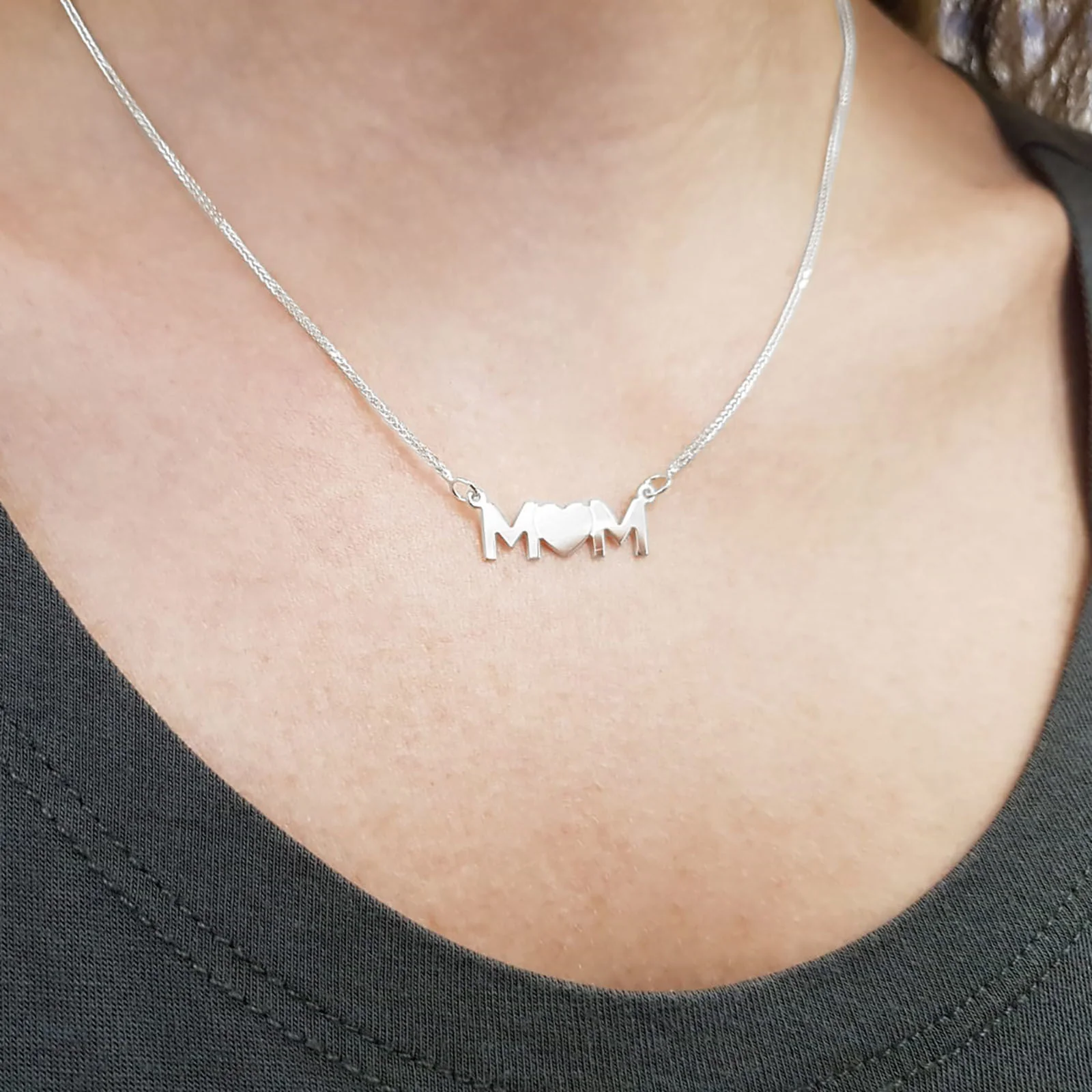 שרשרת mom בעיצוב אישי מזהב לבן 14 קראט - לב מלא - Image 2