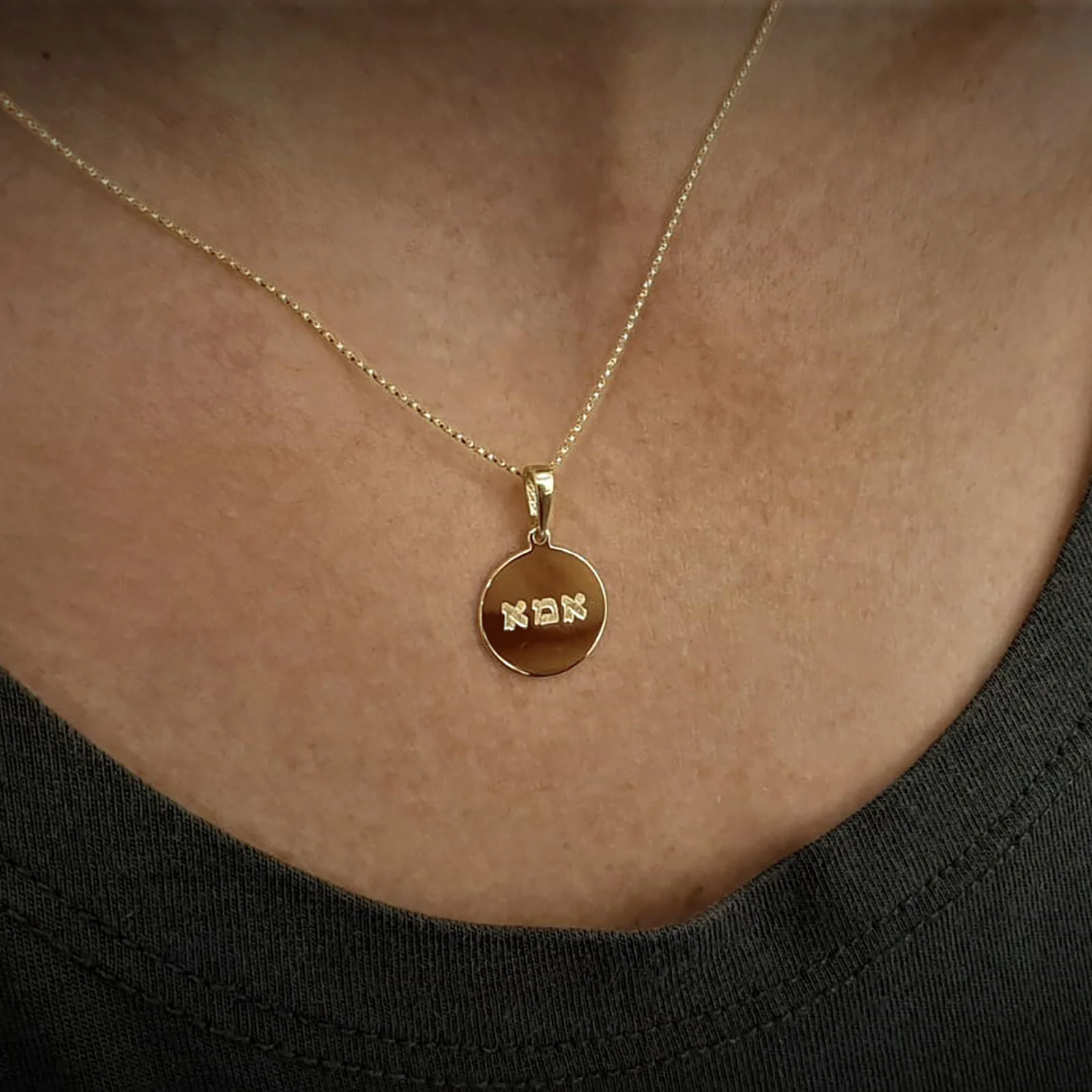 שרשרת mom בעיצוב אישי מזהב צהוב 14 קראט - חותם אמא - Image 2